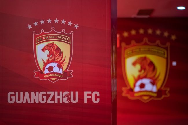 文德斯赴医院探病，多亏了法雷尔的录像带，我们才看得到这段画面。